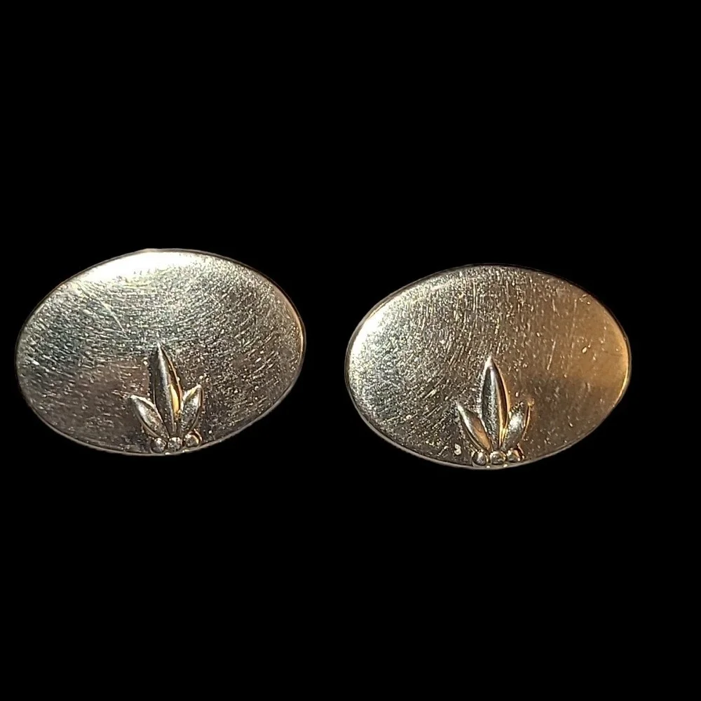 Vintage Swank Gold Tone Oval‎ Disc With Leaf Classic Men's Cufflinks